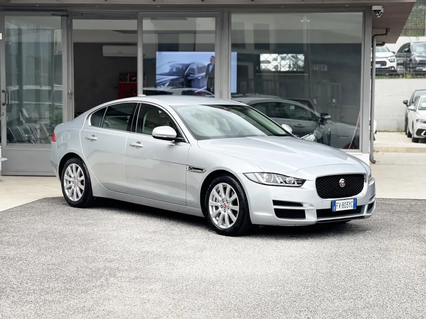 Jaguar XE 2.0 Diesel 180CV E6 Automatica - 2019 Argento - 1