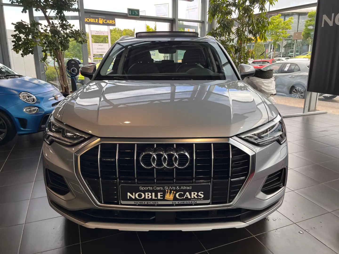 Audi Q3 40 TFSI quattro advanced PANO AHK LED Zilver - 2