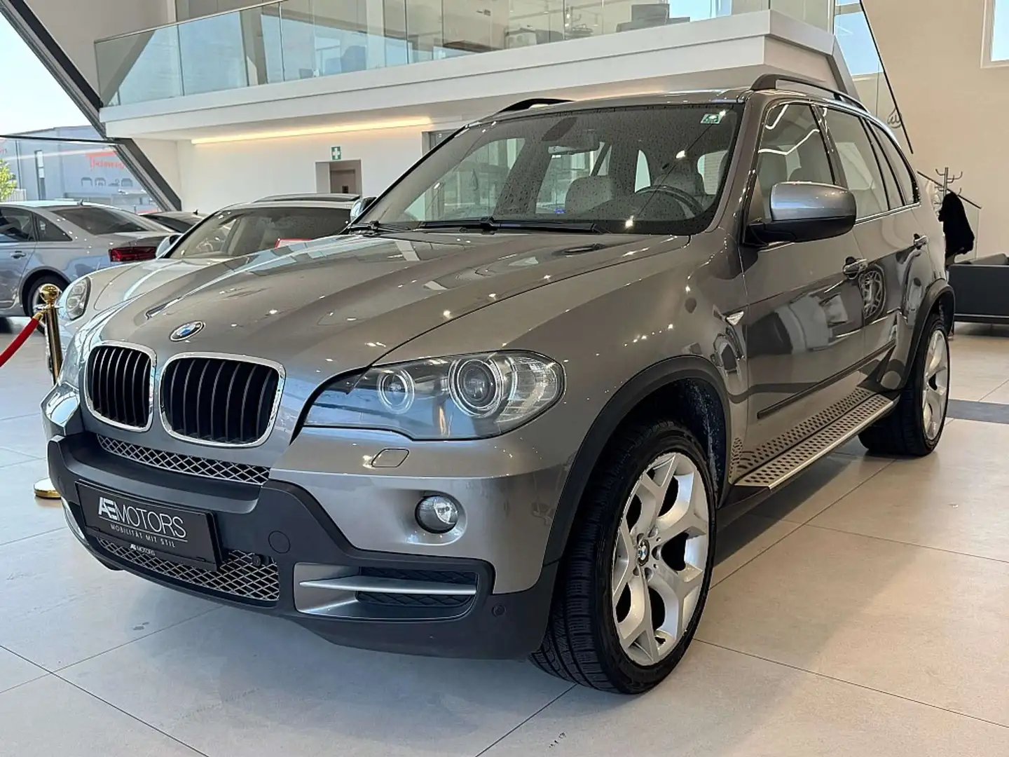 BMW X5 3,0d Österreich-Paket Aut. // 1.HAND // KREDIT-... Grau - 2