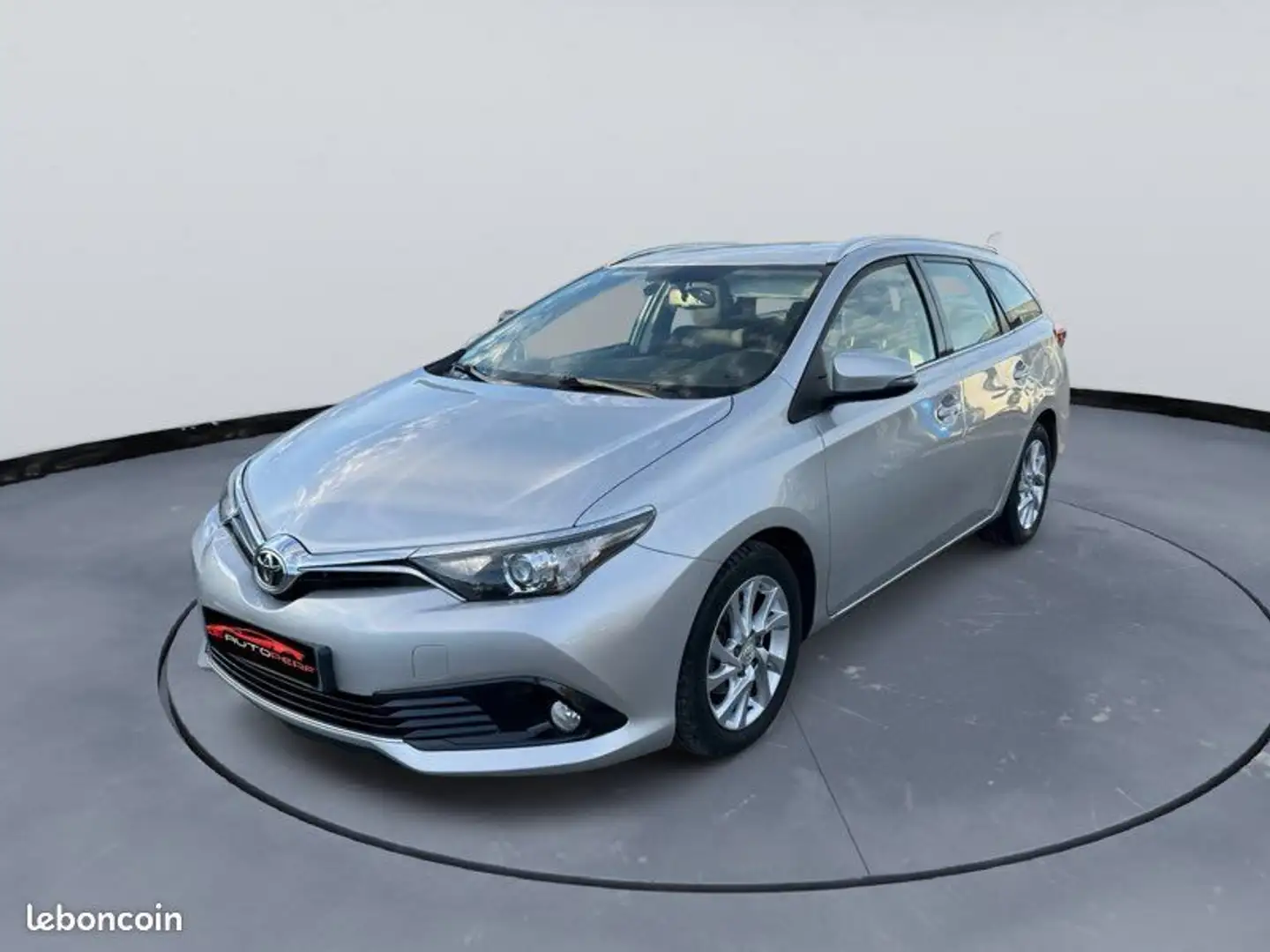 Toyota Auris Sport 112CH D-4D Dynamic Régulateur de vitesse Caméra recul Climatisatilon Bluetooth Grau - 1