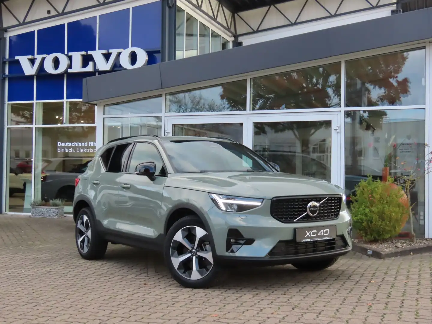 Volvo XC40 Plus Dark 2WD Grün - 1