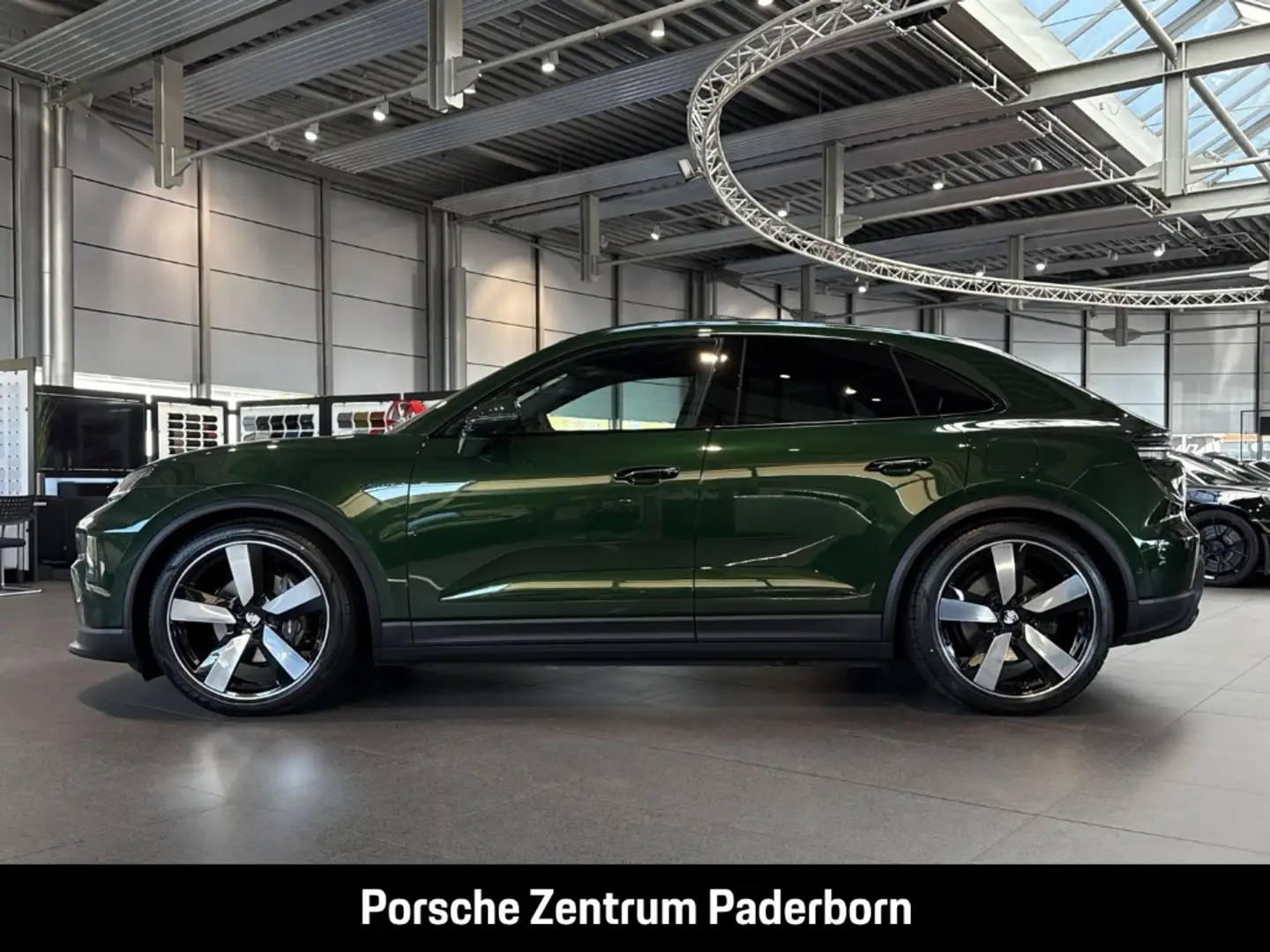 Porsche Macan 4 BOSE InnoDrive LED-Matrix Panoramadach Grün - 2