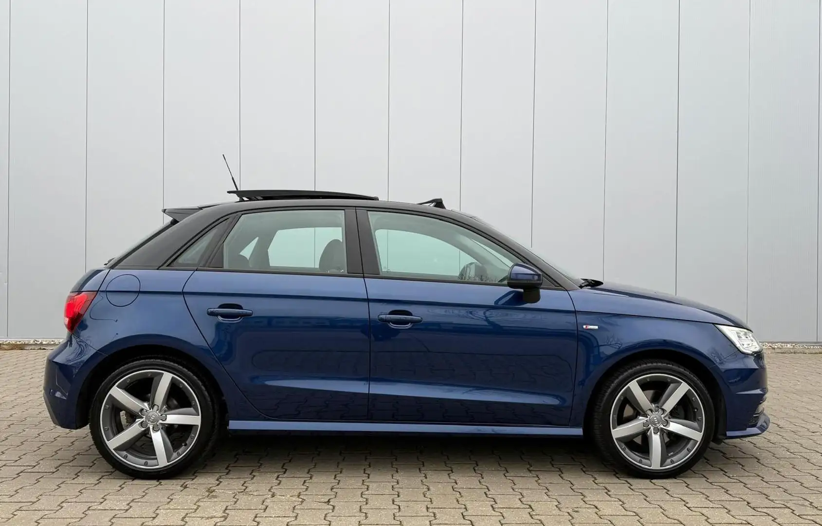 Audi A1 Sportback 1.4 TFSI 125PK S-LINE S-tronic PANO LED Blau - 2
