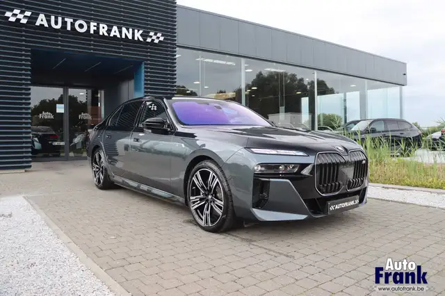 BMW i7 M70 / 2-TONE / INDIV / TV / LOUNGE / KRISTAL / DRIV+PARK PRO / FULL