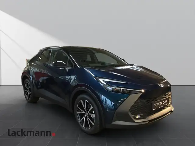 Toyota C-HR view 3