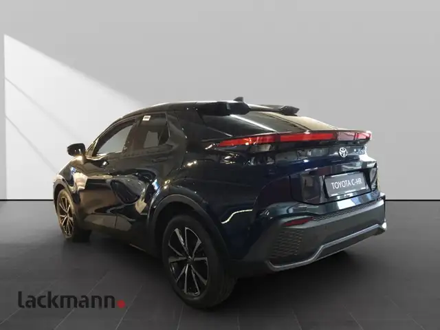 Toyota C-HR view 6