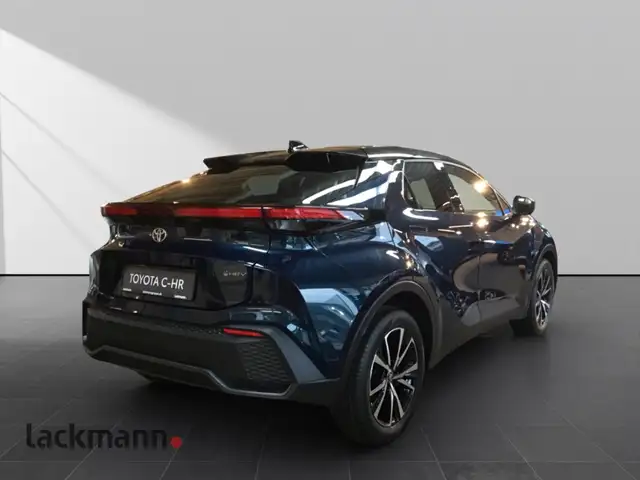 Toyota C-HR view 4