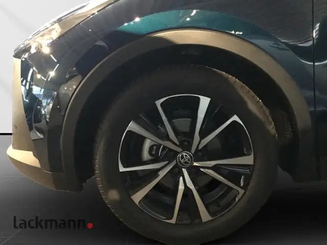 Toyota C-HR view 12