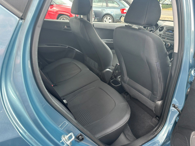 Hyundai i10 1.0 Passion Sitz & Lenkradheizung — photo 10