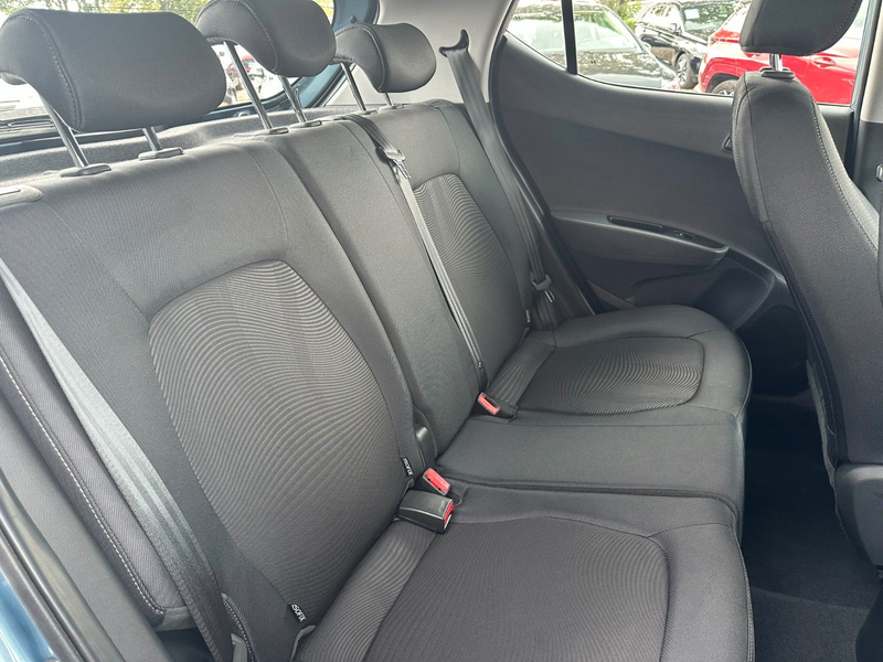 Hyundai i10 1.0 Passion Sitz & Lenkradheizung — photo 11