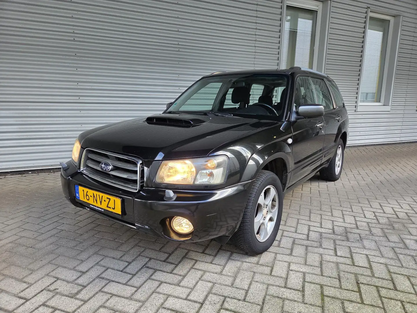Subaru Forester 2.0 AWD XT Zwart - 1