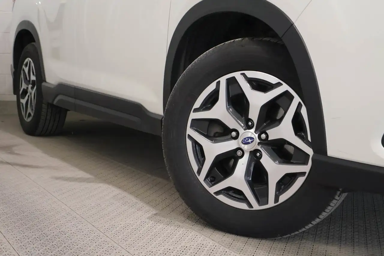 Subaru Forester снимка Subaru Forester