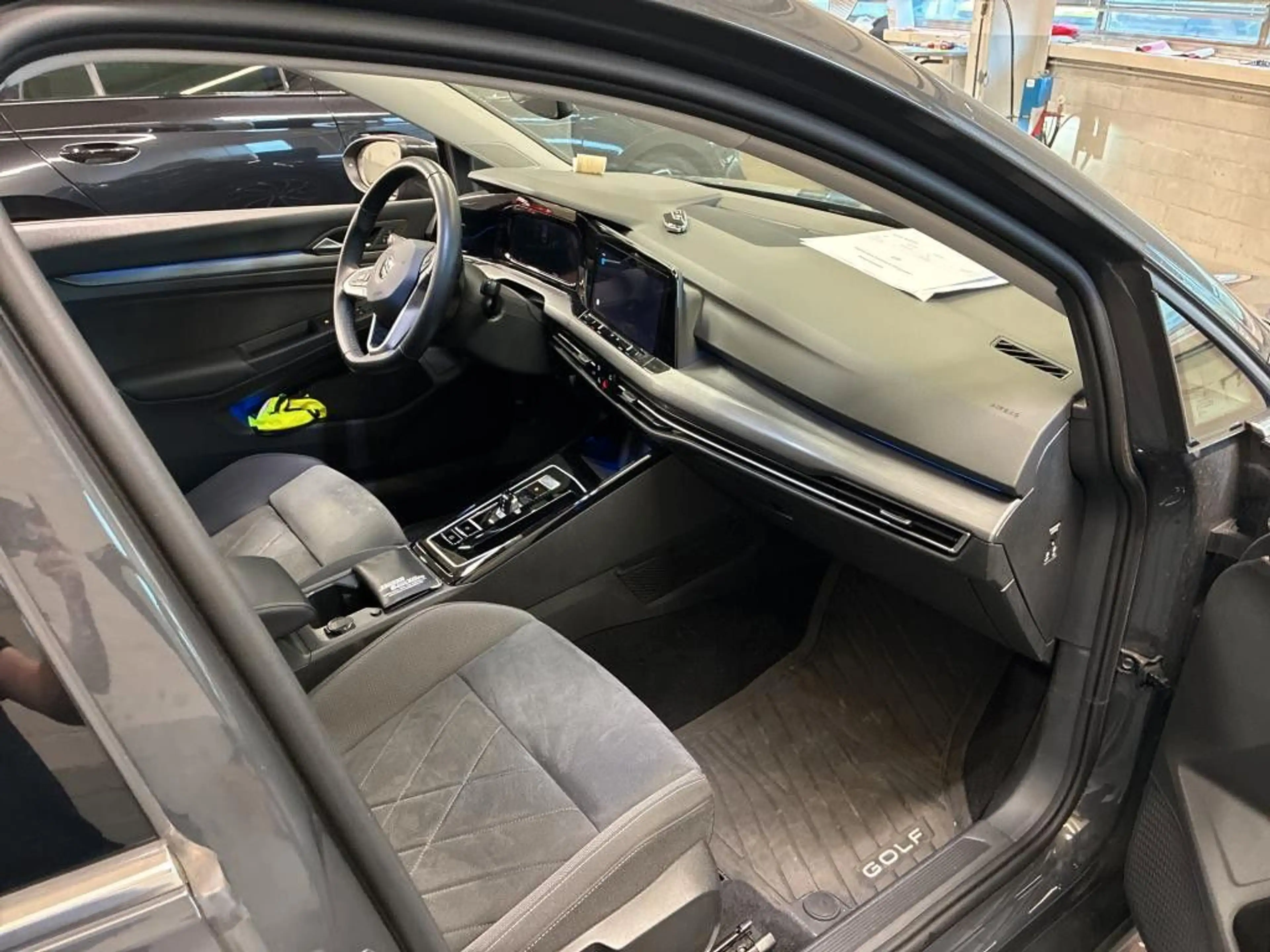 Volkswagen Golf VIII Variant Style 2.0TDI DSG Navi SHZ LED — photo 5
