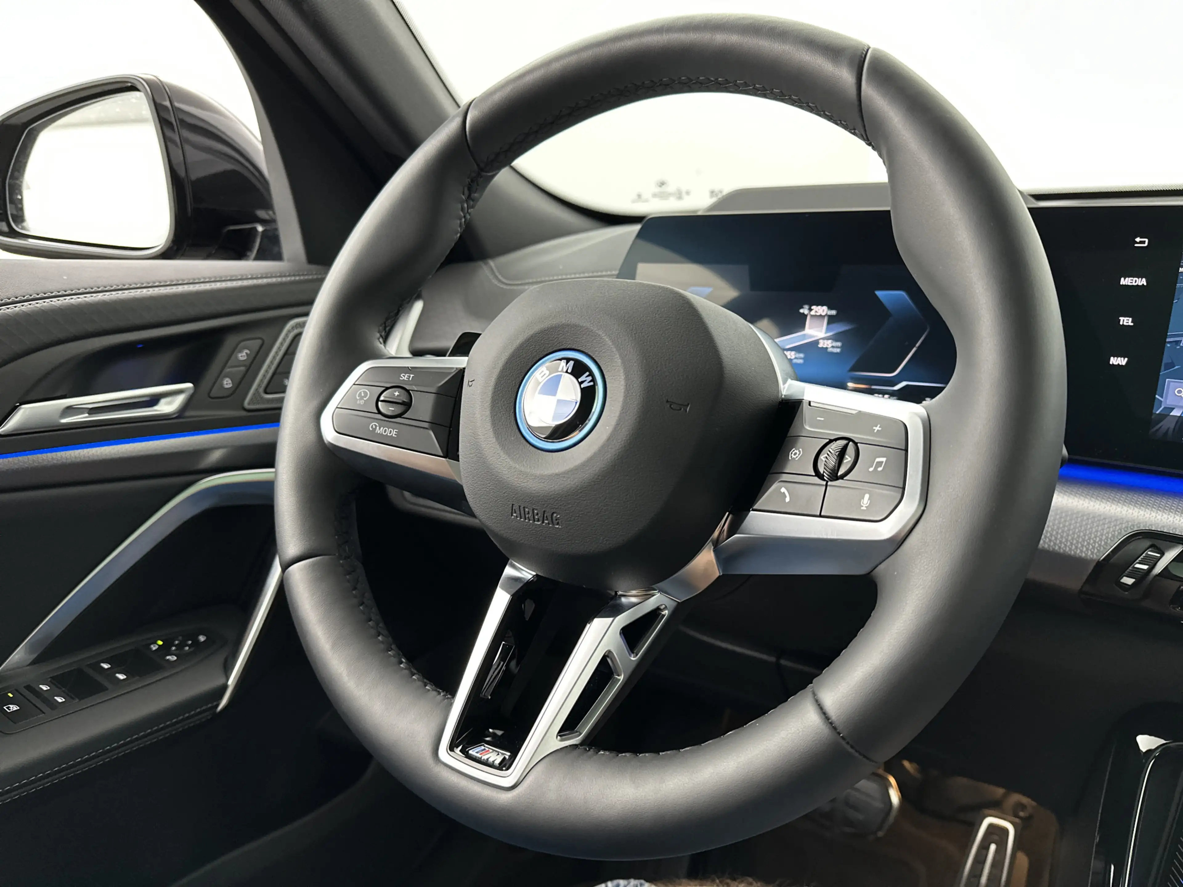 BMW iX2 xDrive30 67 kWh M Sport Edition | Drving Assistant — photo 9