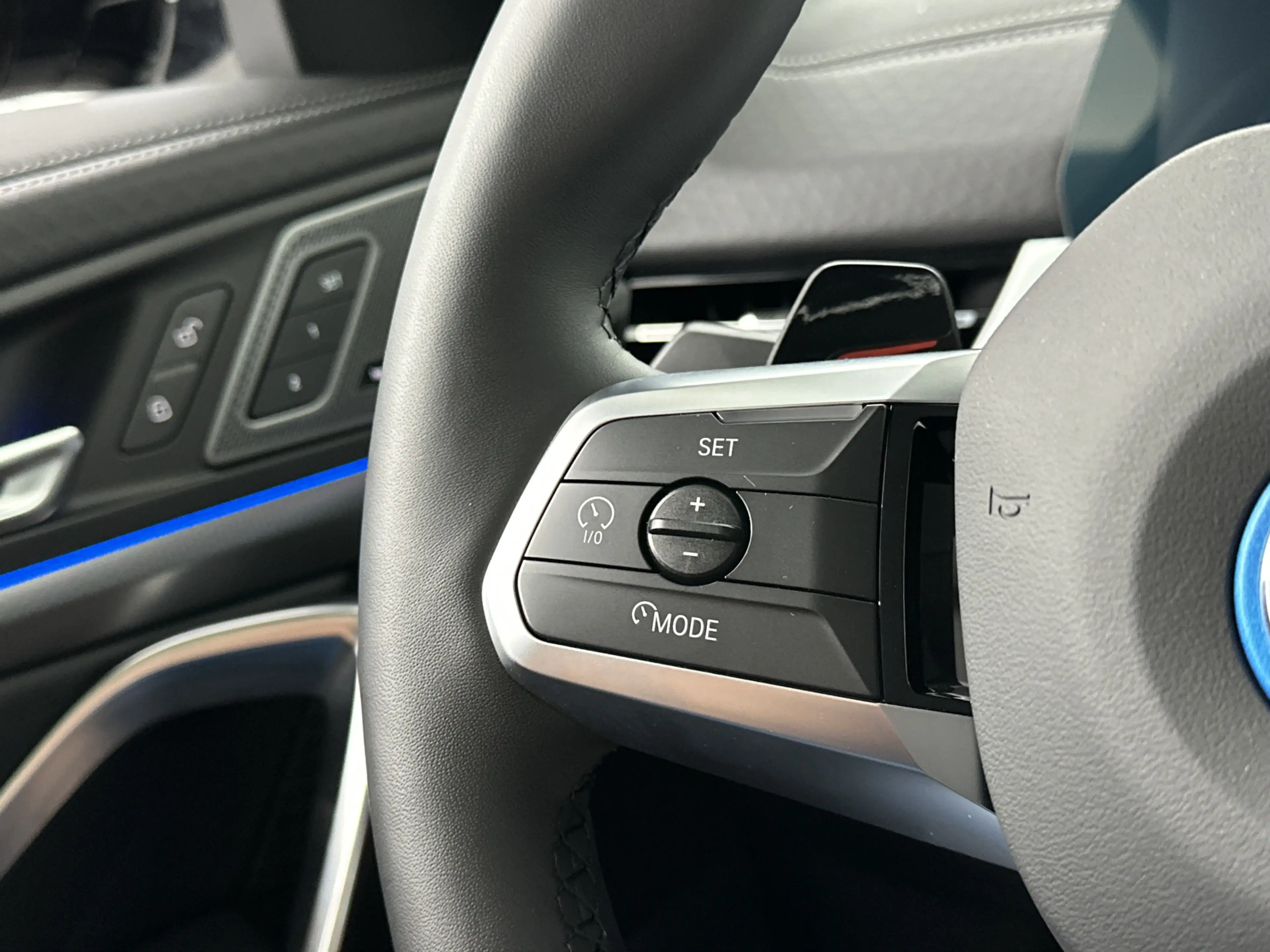 BMW iX2 xDrive30 67 kWh M Sport Edition | Drving Assistant — photo 10