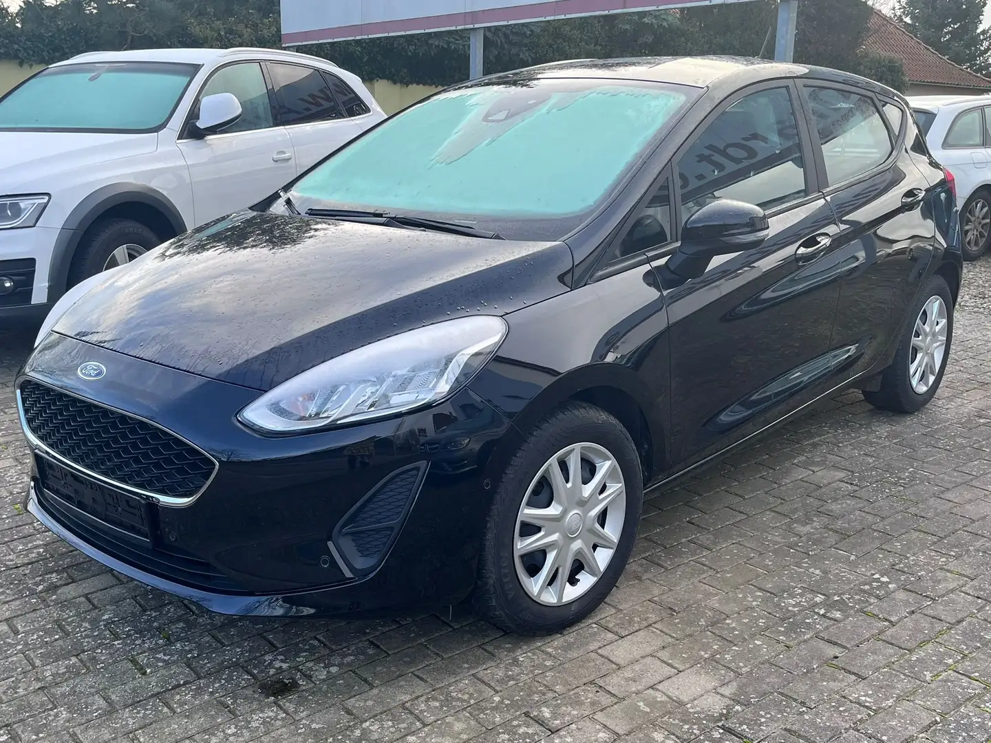 Ford Fiesta 1.1 S&S Cool & Connect Schwarz - 1