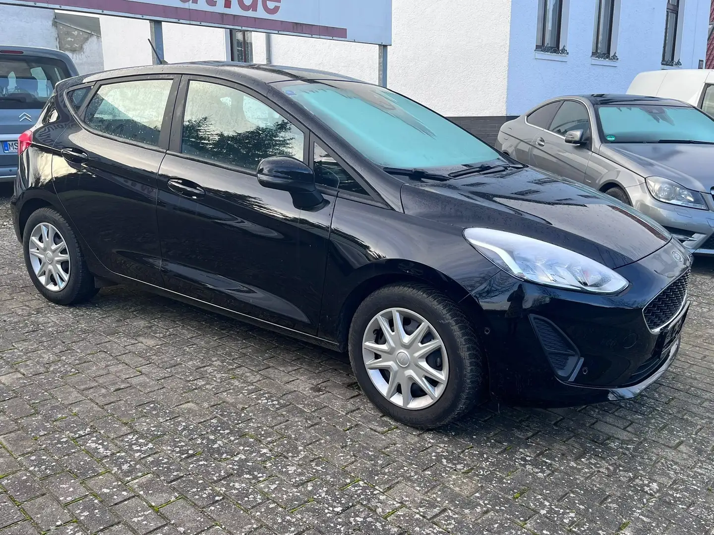 Ford Fiesta 1.1 S&S Cool & Connect Schwarz - 2