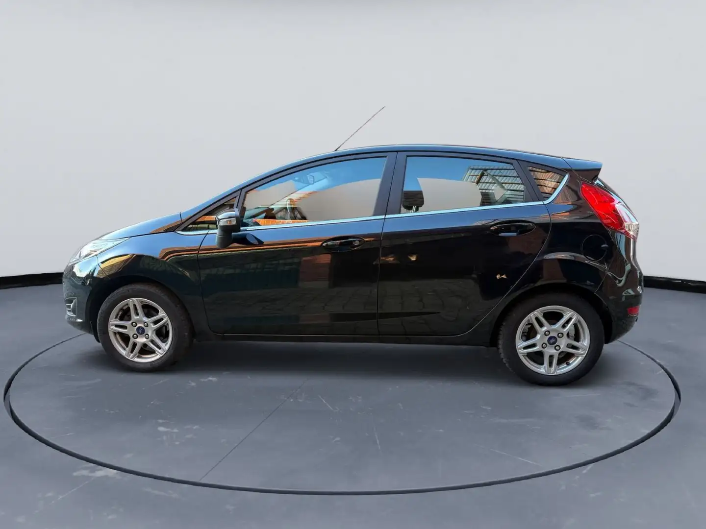 Ford Fiesta Titanium Schwarz - 2