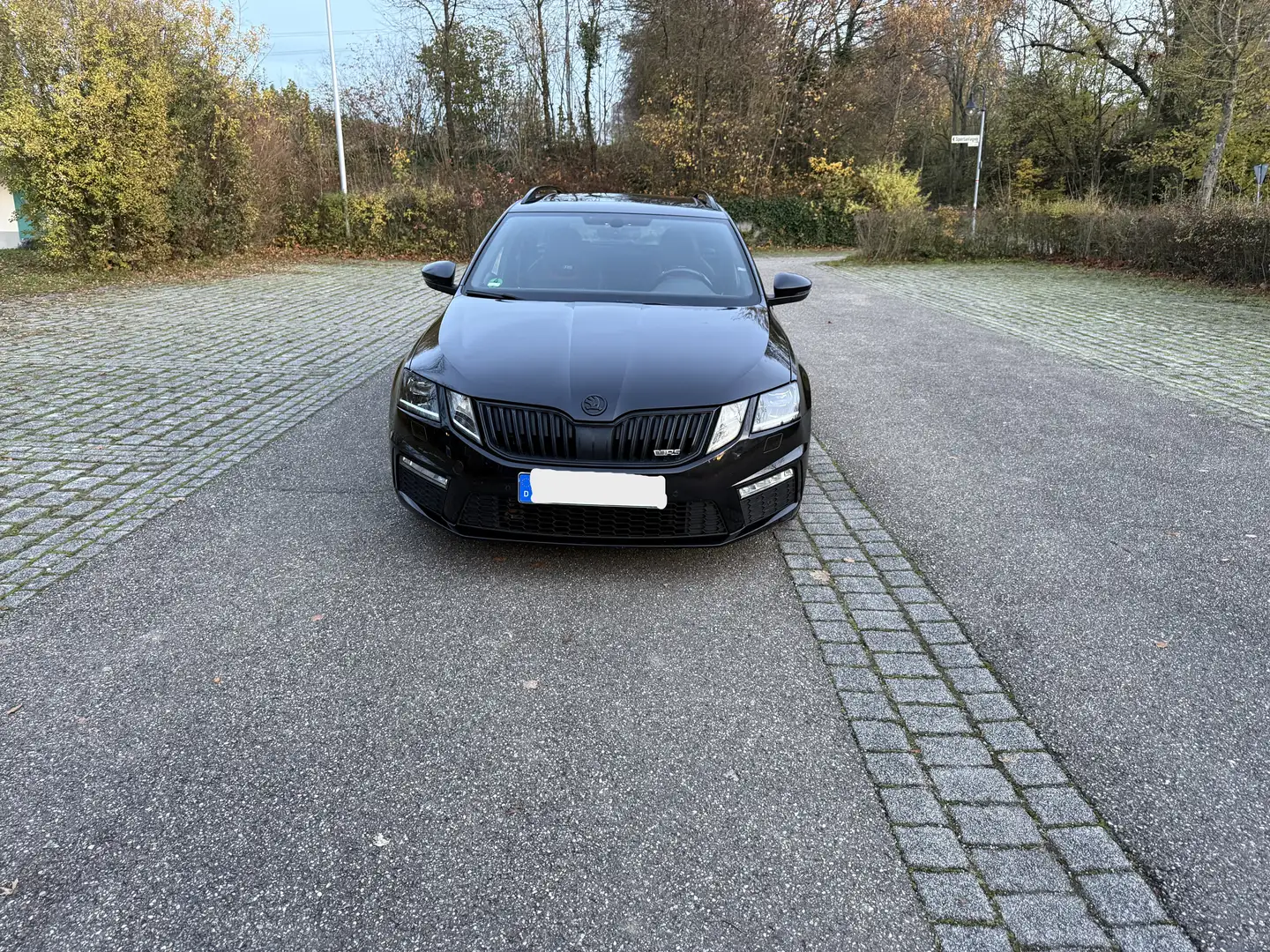 Skoda Octavia Octavia Combi 2.0 TSI DSG RS Schwarz - 1