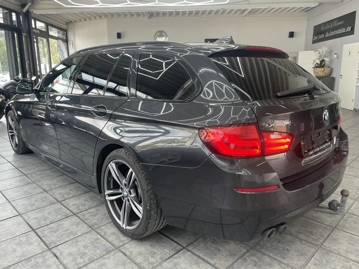 BMW 530 dA Touring xDrive M-Paket, Standheiz., Navi Grau - 2
