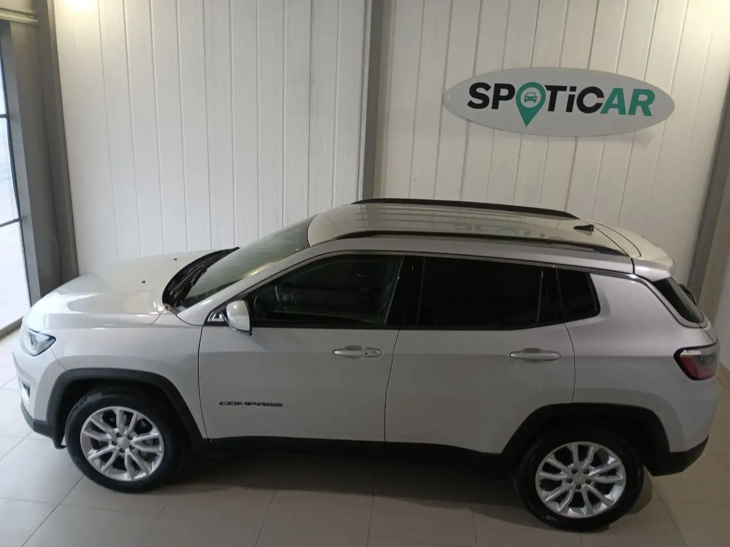 Jeep Compass 1.6 Multijet II 2WD Limited Zilver - 2