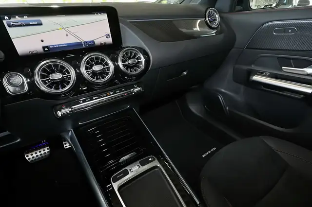 Mercedes-Benz Gla view 10