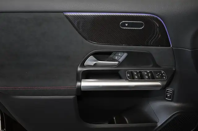 Mercedes-Benz Gla view 12