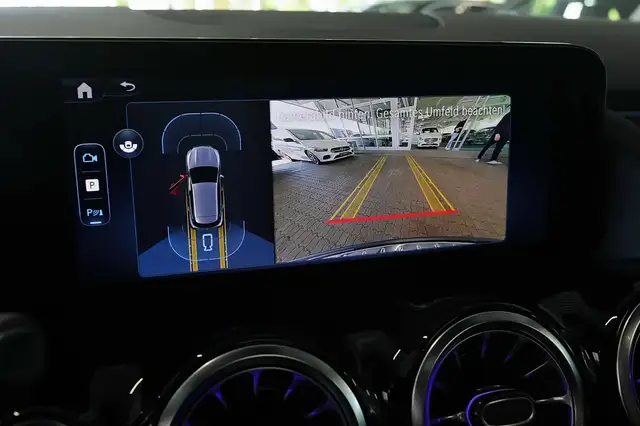 Mercedes-Benz Gla view 11