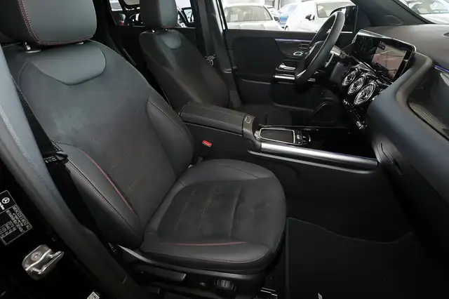 Mercedes-Benz Gla view 4