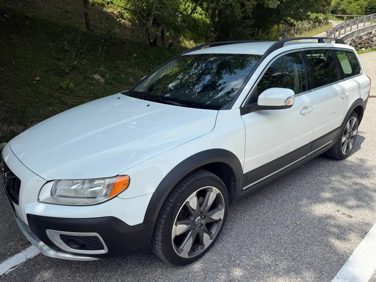 Volvo XC70 XC70 2.4 d5 ved Momentum awd 215cv geartronic Fehér - 1