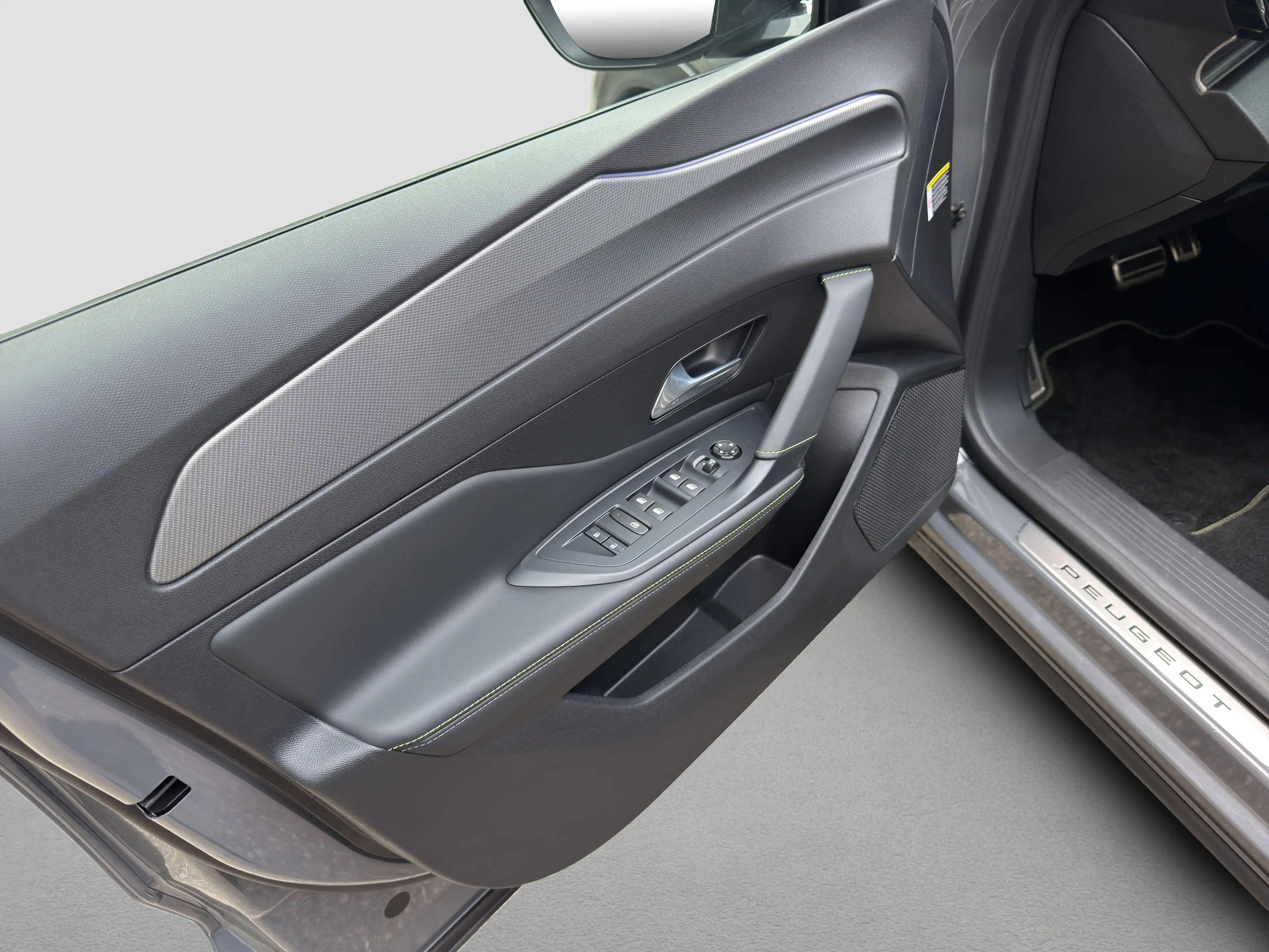 Peugeot 408 E-408 GT EXCLUSIVE — photo 9