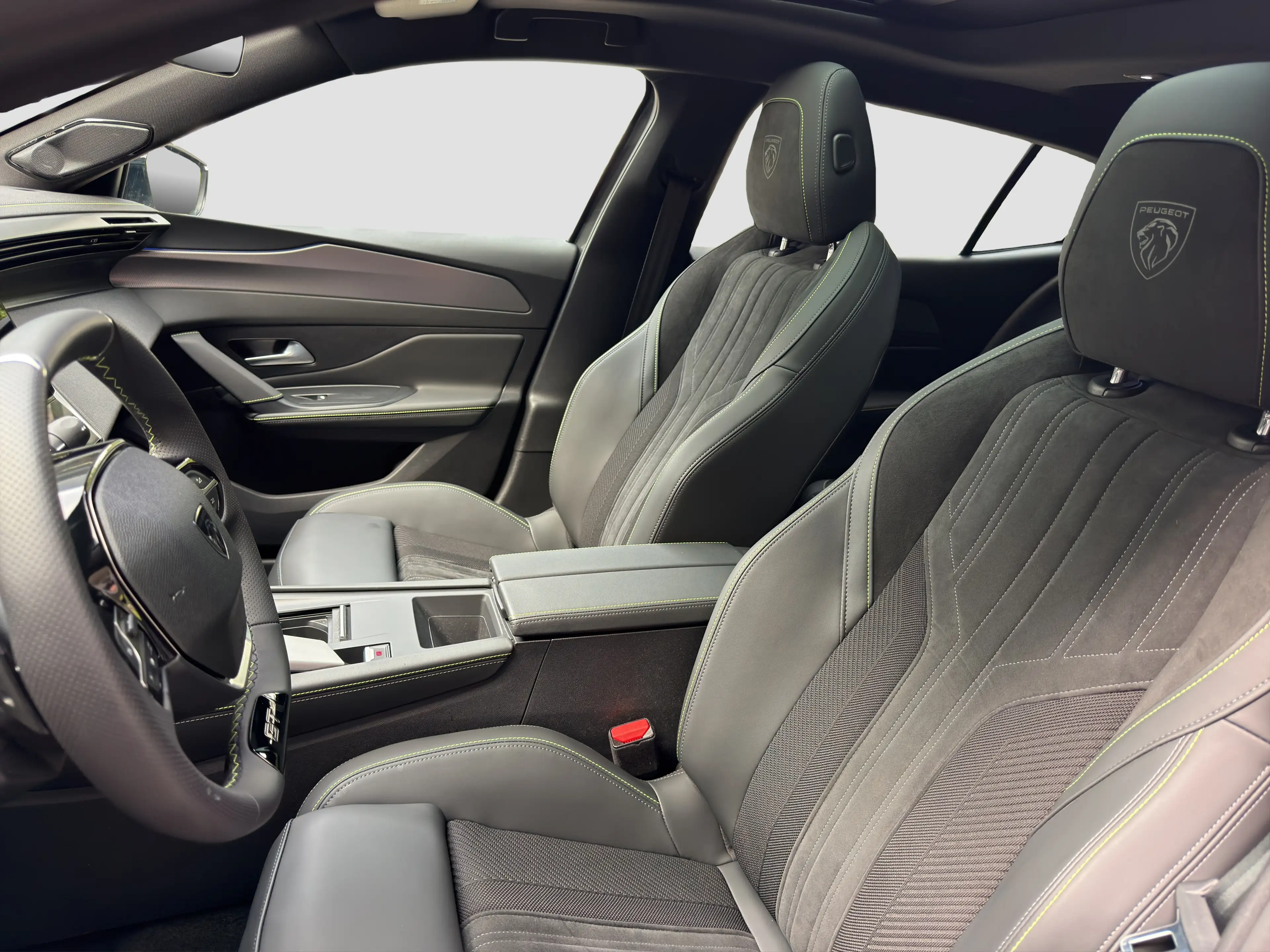 Peugeot 408 E-408 GT EXCLUSIVE — photo 6