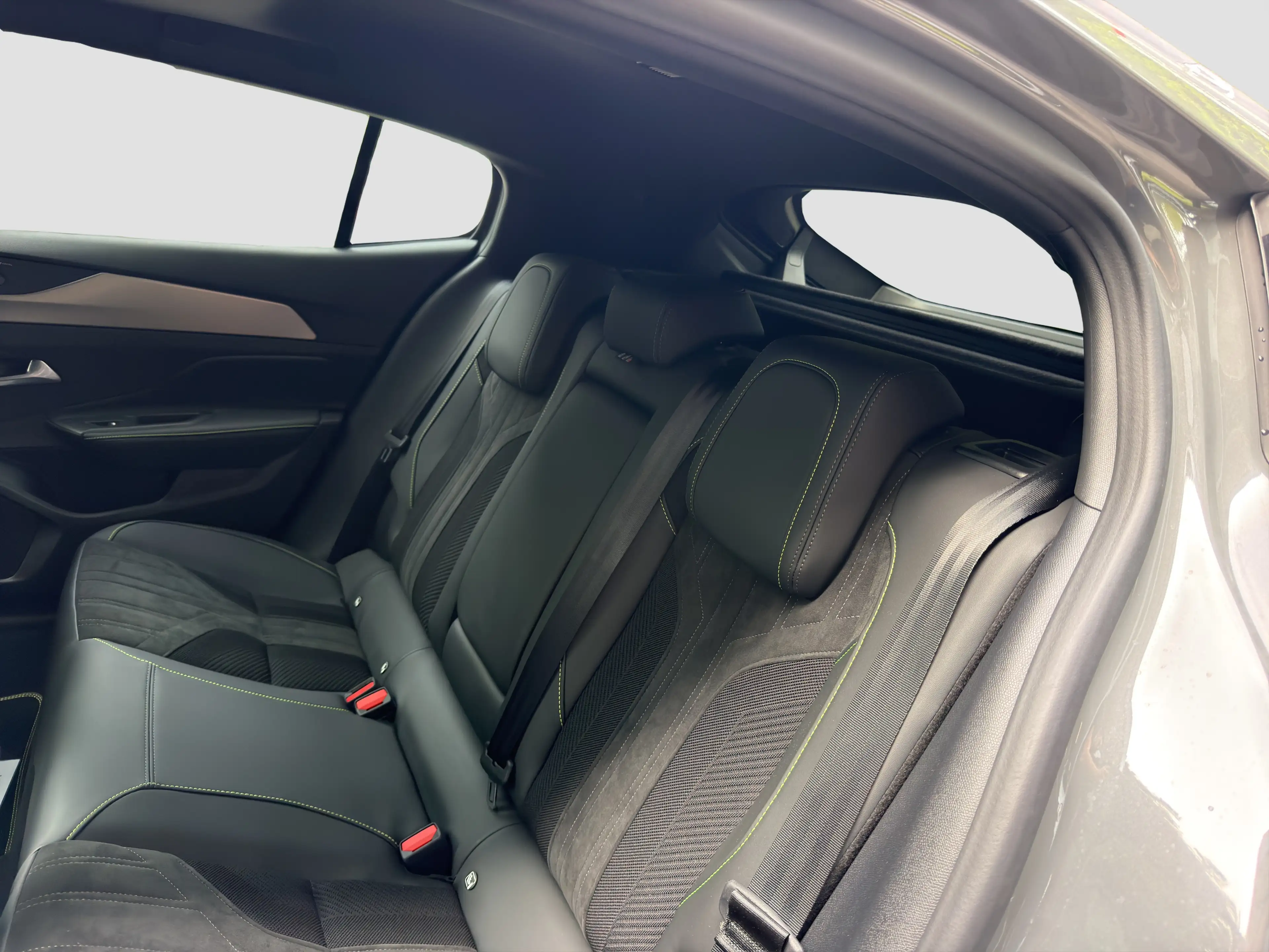 Peugeot 408 E-408 GT EXCLUSIVE — photo 10