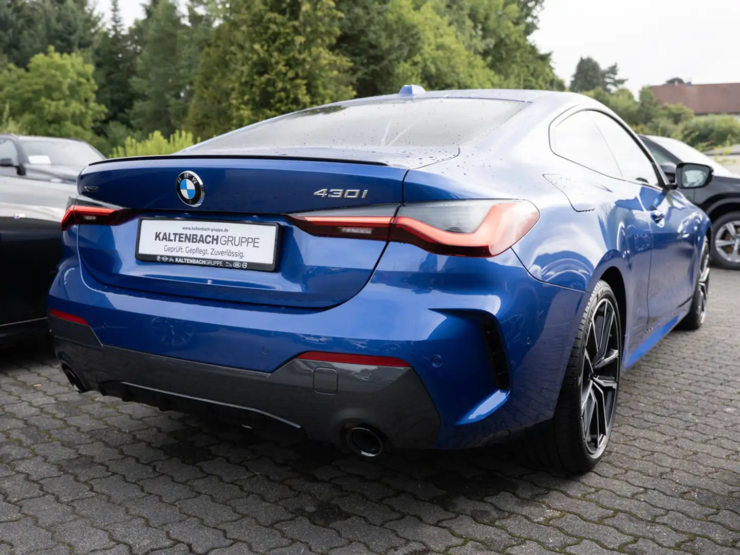 BMW 430 i Coupe xDrive M-Sport Pano AHK Portimao B Blauw - 2