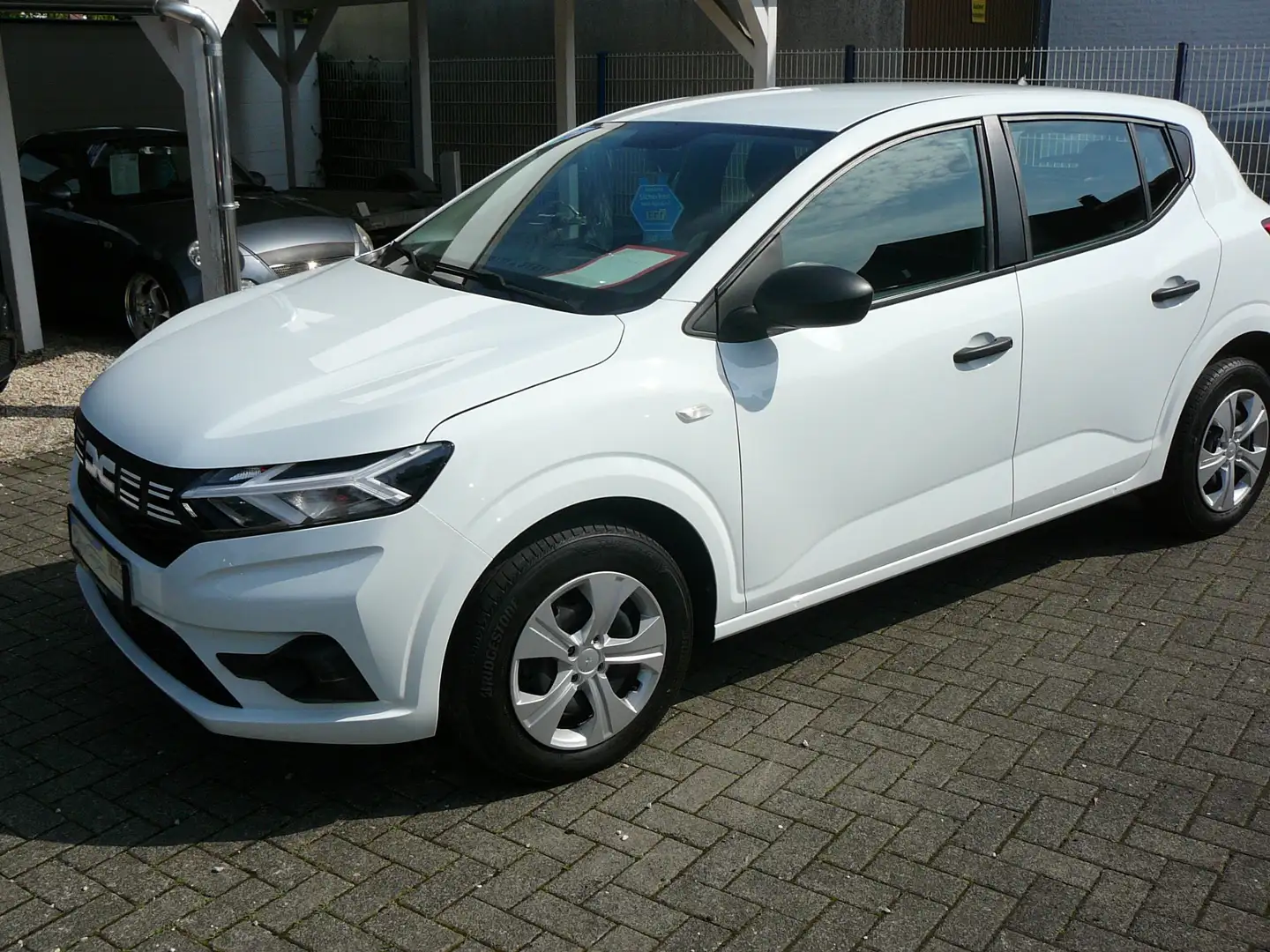 Dacia Sandero 1.Hand,LPG Gasanlage ab Werk,Scheckheft,Topzustand - 1