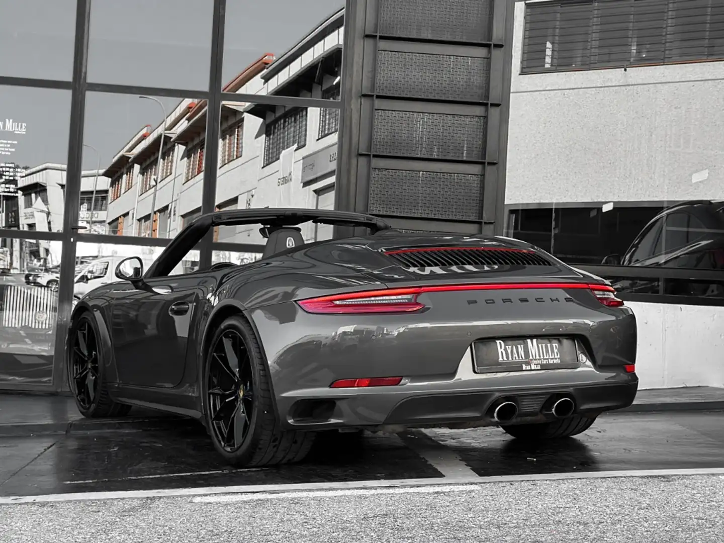 Porsche 991 Carrera 4 Cabriolet PDK Gris - 2
