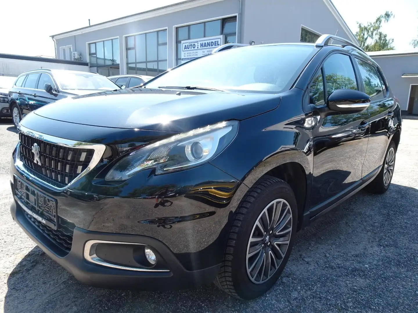Peugeot 2008 Active 1.2, 81kW, KLIMA-NAV-PDC-BLUETOOTH Schwarz - 1