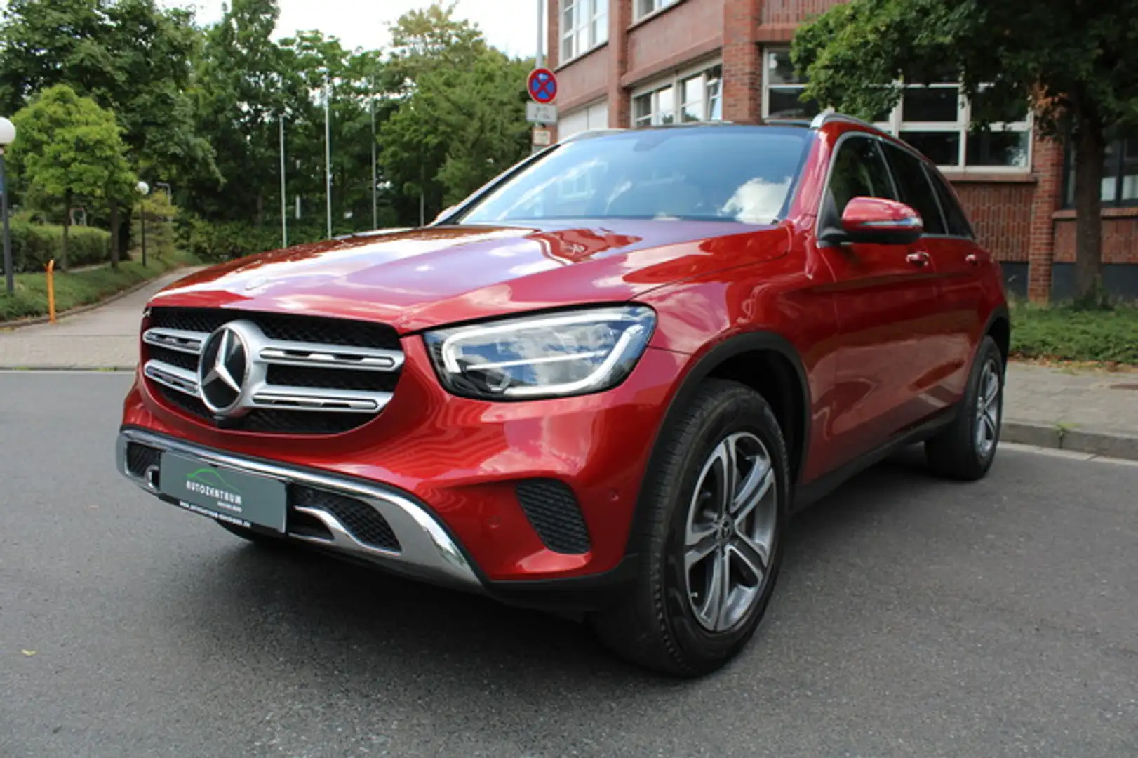 Mercedes-Benz GLC 300 Keyless/Panorama/Kamera/Leder/Carplay Rood - 2