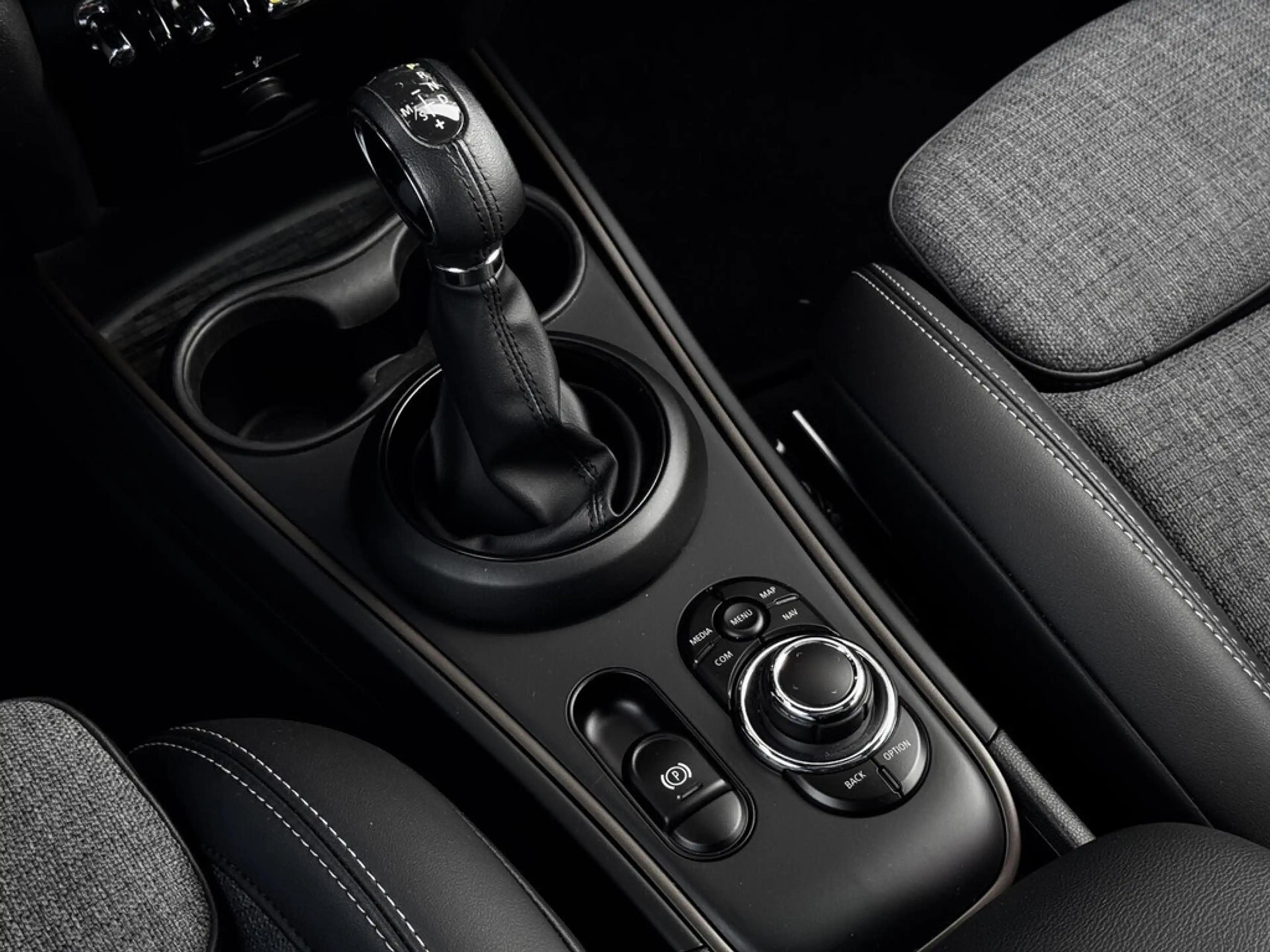 MINI Cooper SE Countryman 1.5 Hybride ALL4 | SOH 92% | Panodak | H&K | Head — photo 45