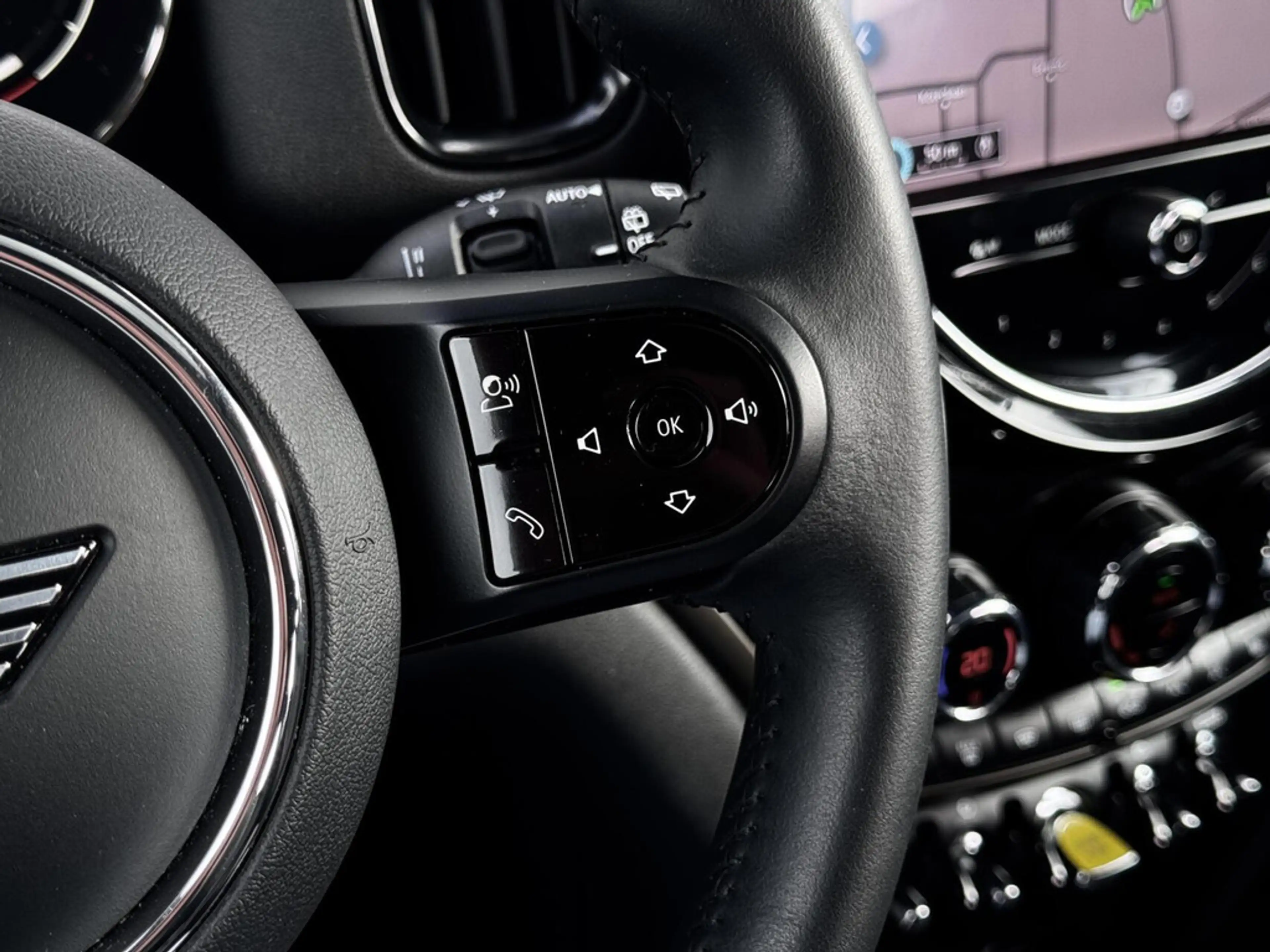 MINI Cooper SE Countryman 1.5 Hybride ALL4 | SOH 92% | Panodak | H&K | Head — photo 38