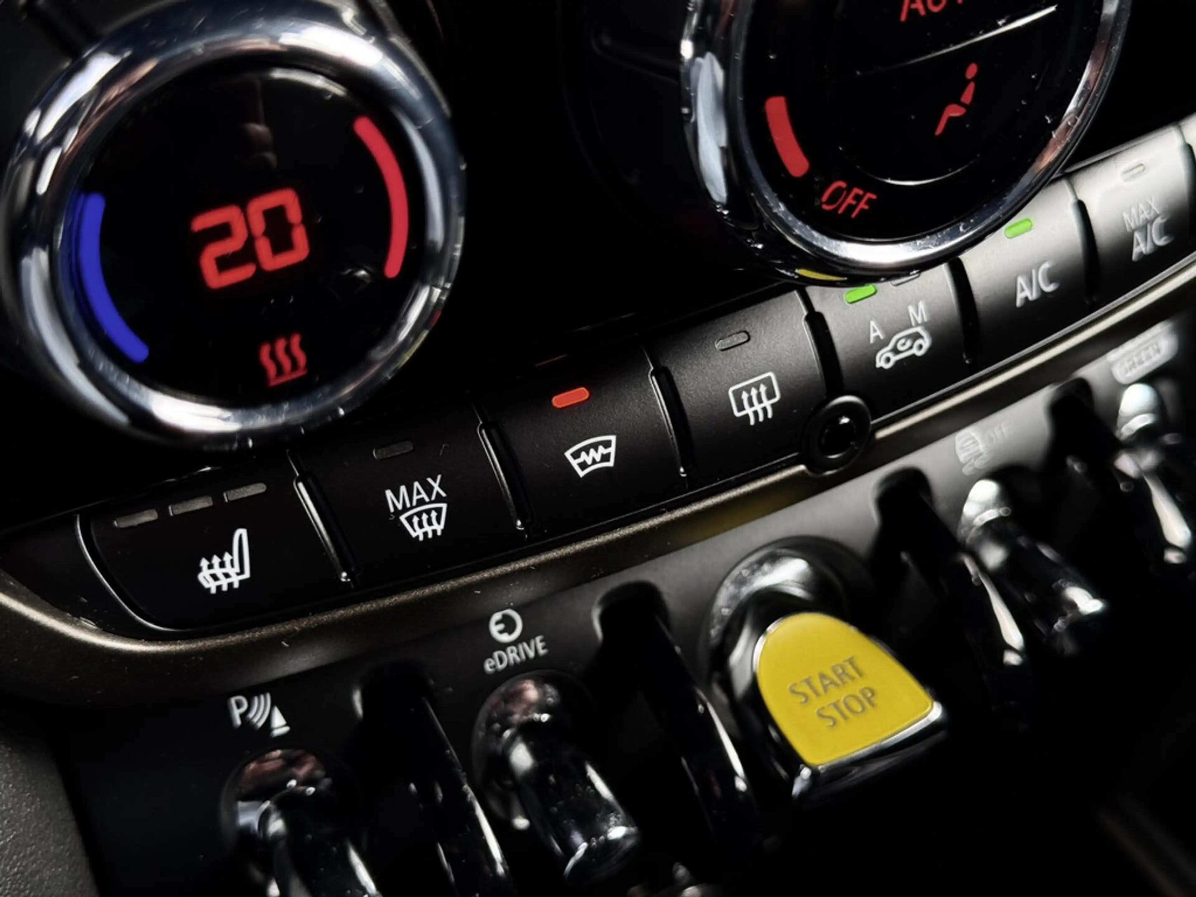 MINI Cooper SE Countryman 1.5 Hybride ALL4 | SOH 92% | Panodak | H&K | Head — photo 32