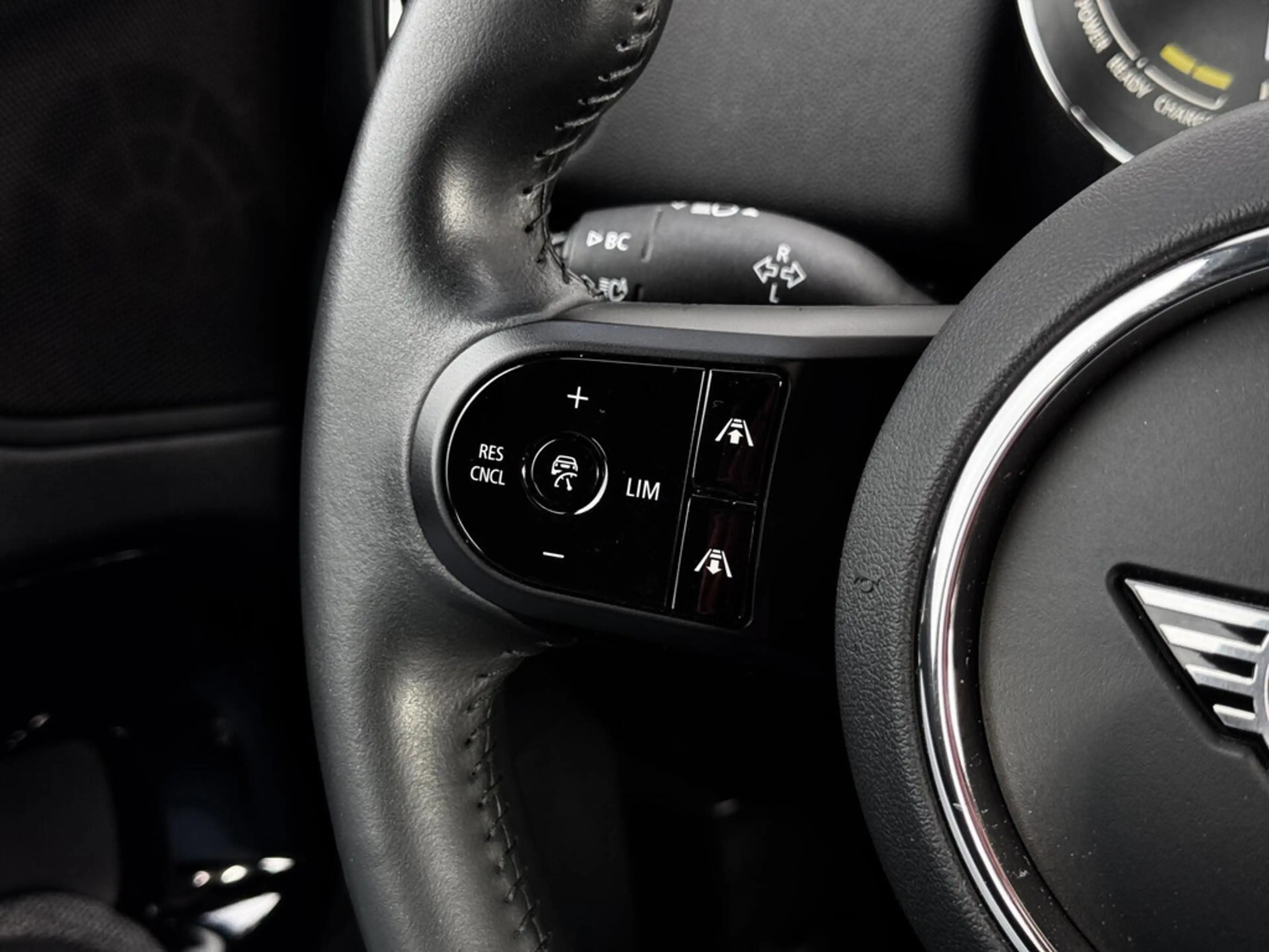 MINI Cooper SE Countryman 1.5 Hybride ALL4 | SOH 92% | Panodak | H&K | Head — photo 37
