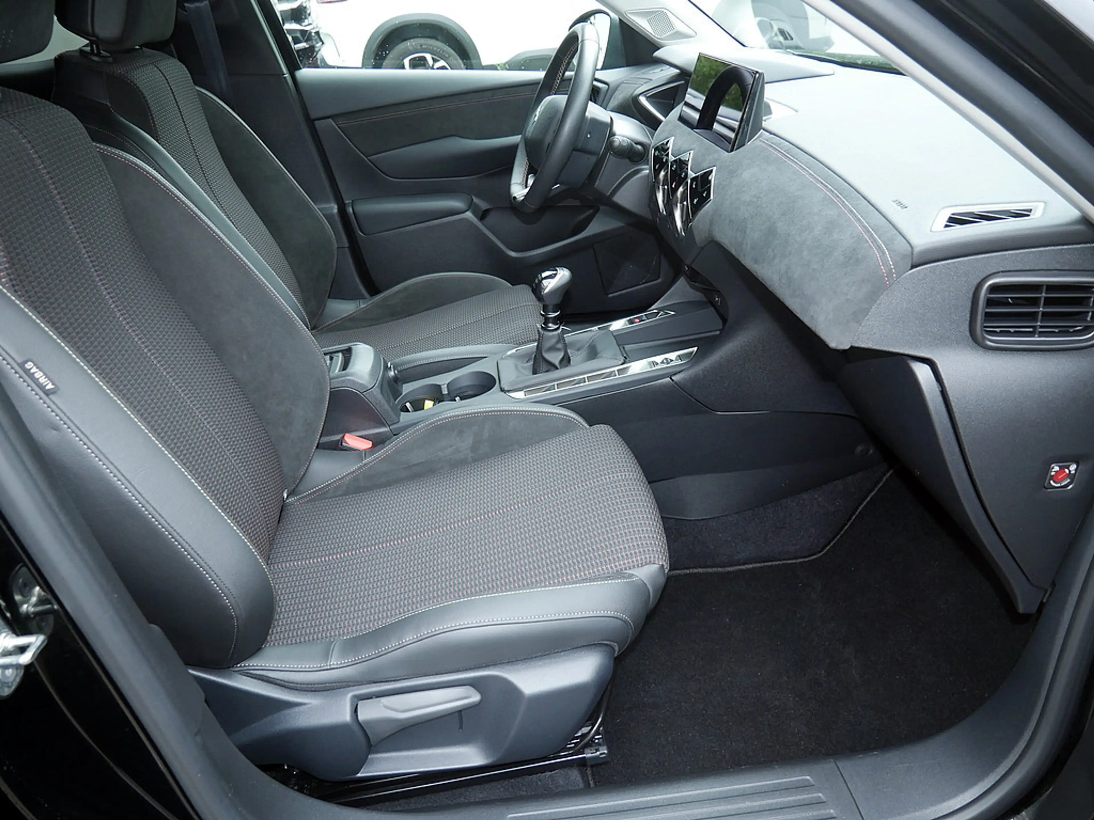 DS Automobiles DS 3 Crossback PureTech 100 Performance Line — photo 9