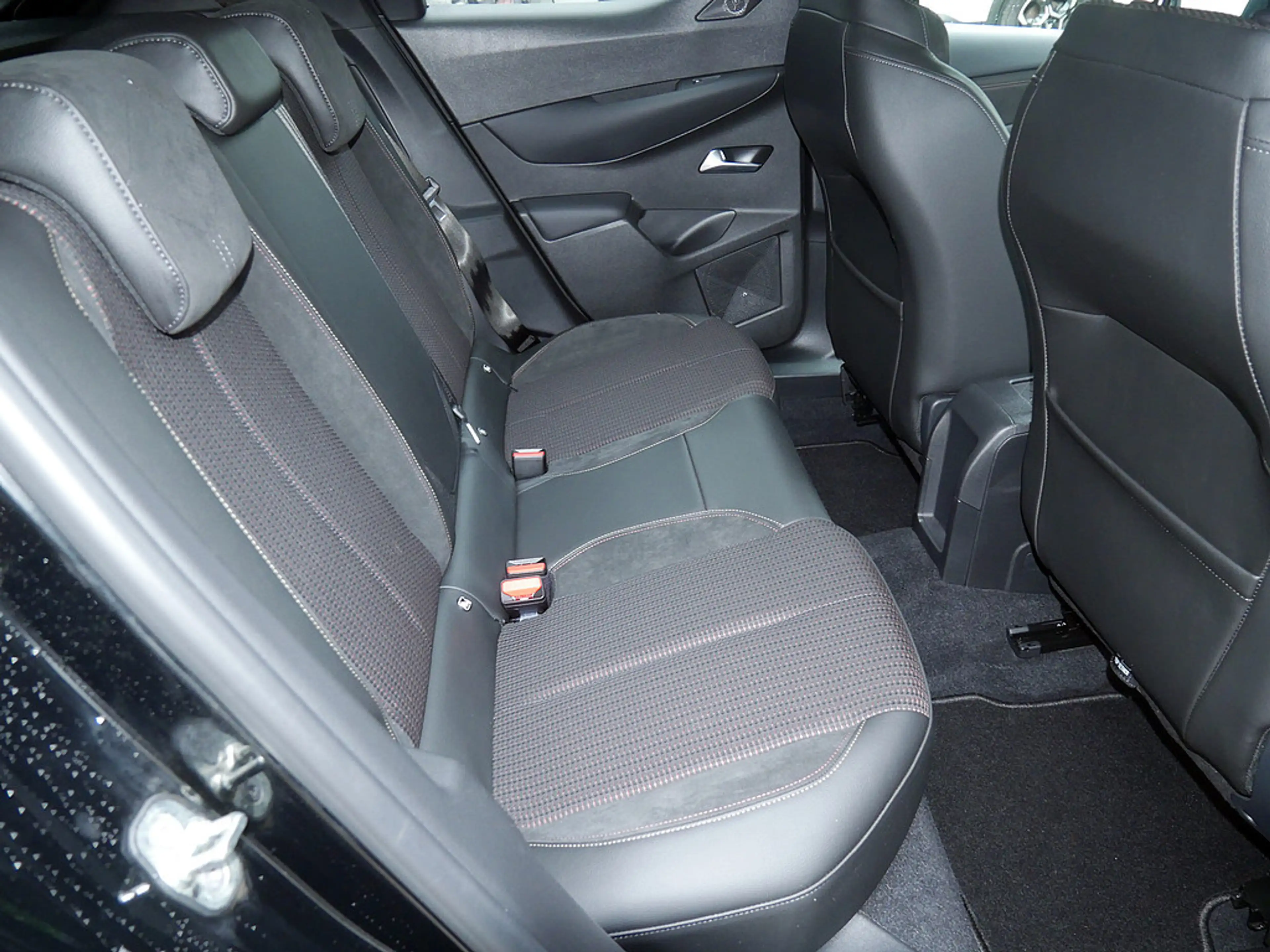 DS Automobiles DS 3 Crossback PureTech 100 Performance Line — photo 10