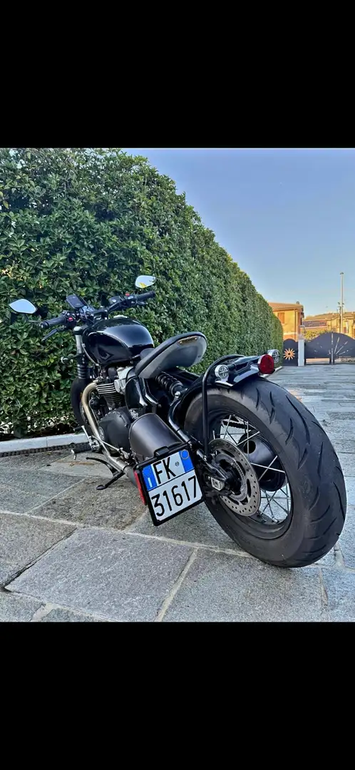 Triumph Bonneville Bobber Negru - 2