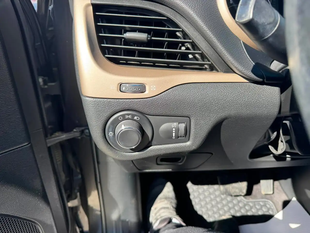 Jeep Cherokee photo Jeep Cherokee