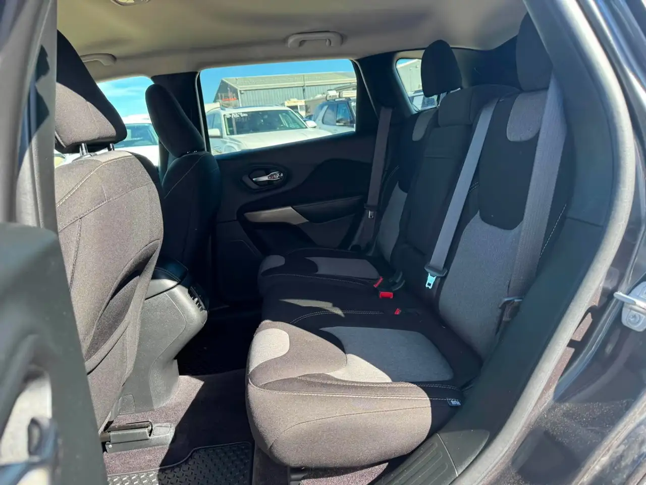 Jeep Cherokee photo Jeep Cherokee