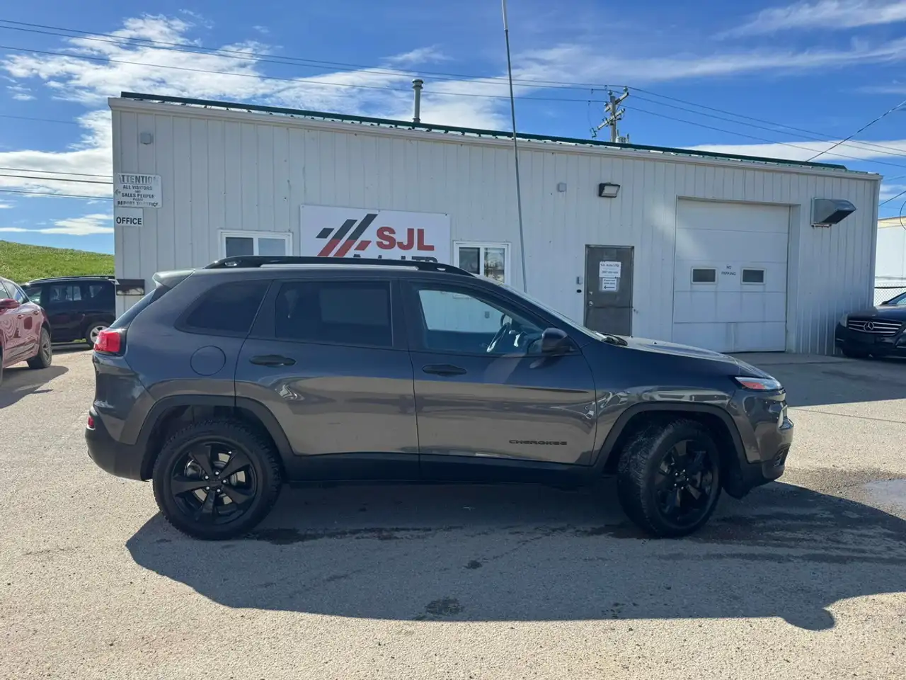 Jeep Cherokee photo Jeep Cherokee