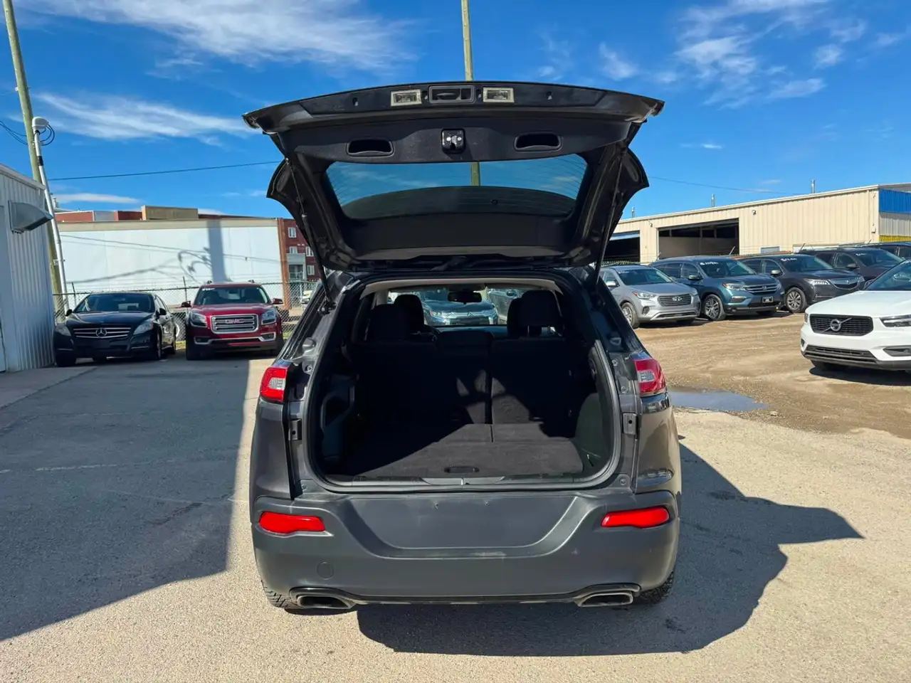 Jeep Cherokee photo Jeep Cherokee
