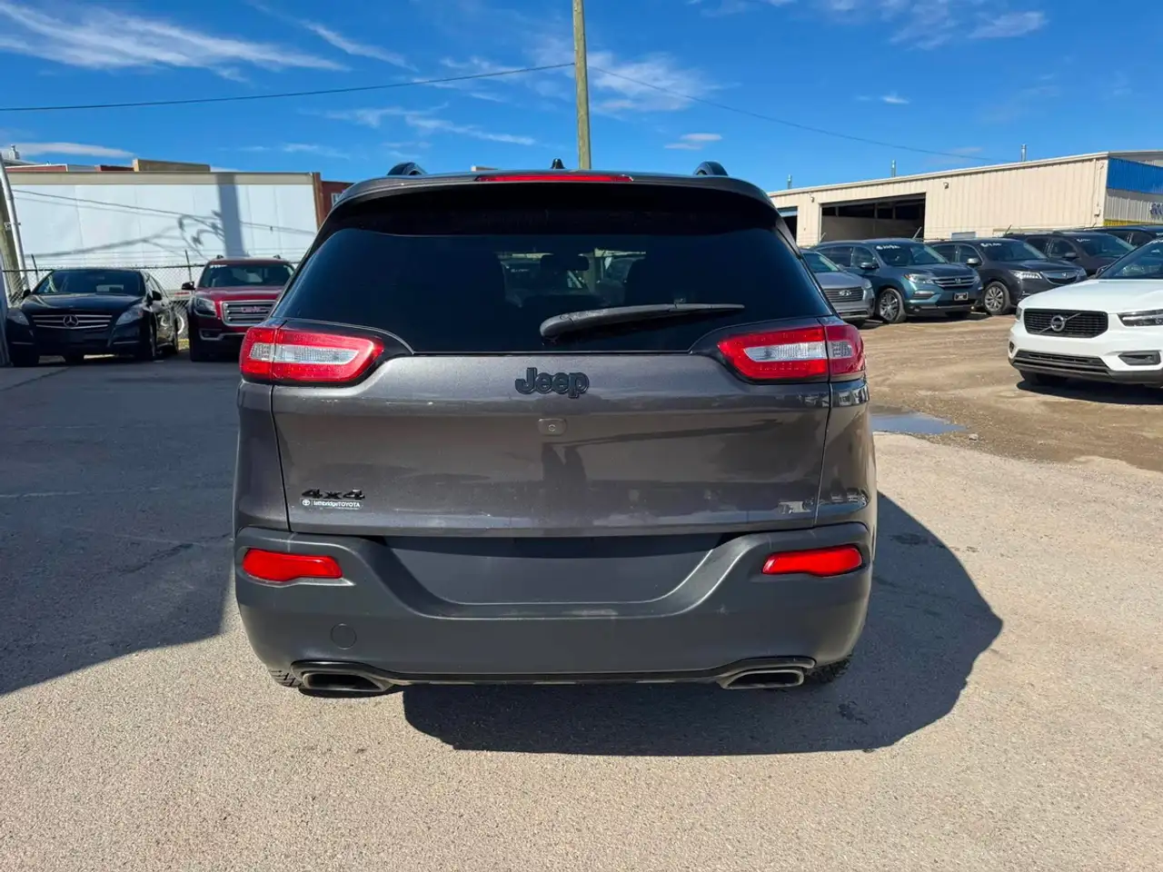 Jeep Cherokee photo Jeep Cherokee